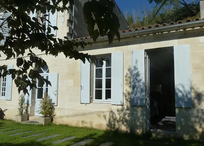 Le Pain De Lune Et D'hotes Avec Piscine * Bourg-sur-Gironde